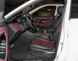 【路虎揽胜极光内饰图片,路虎极光2021最新款内饰】