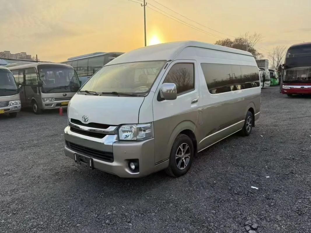 丰田13座商务车报价及图片 丰田13座商务车报价及图片大全