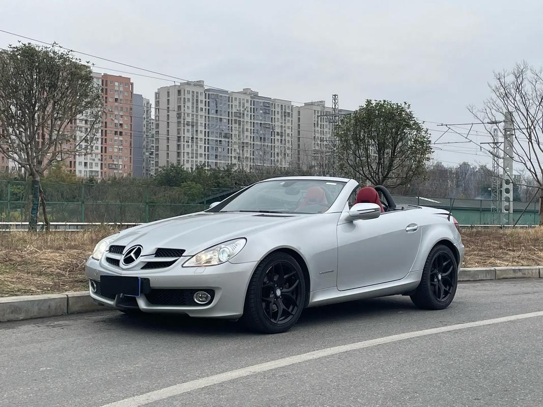 奔驰slk百度百科(奔驰slk系列有哪些)