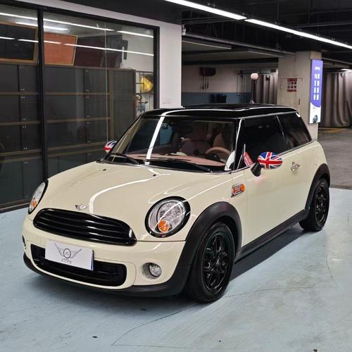 宝马mini汽车报价及图片(宝马minicooper报价及图片)